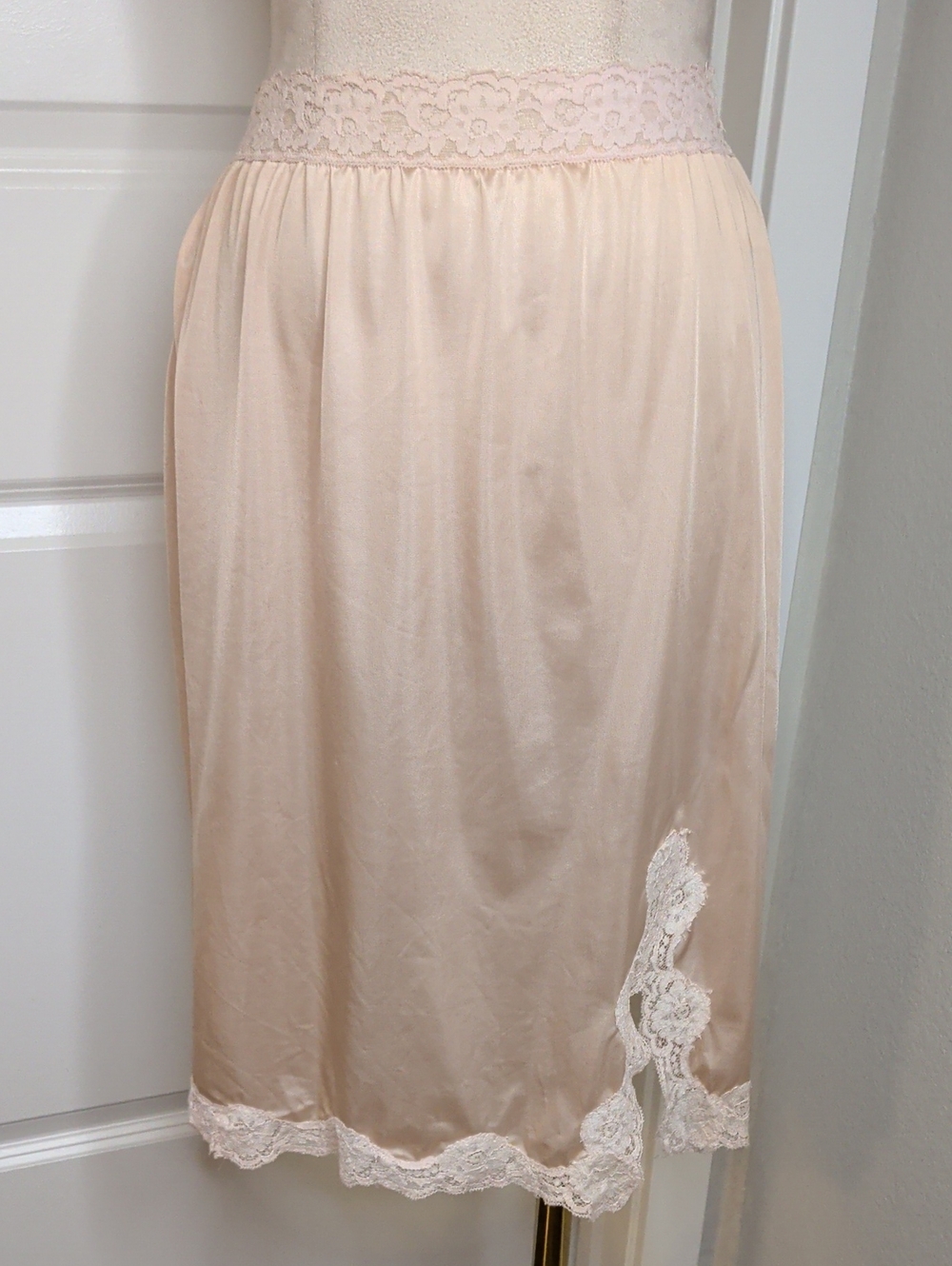Vintage 60s Vassarette Half Slip Nude Lace Trim Side Slit SZ M
